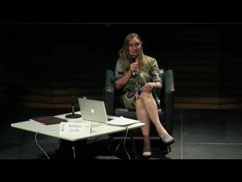 ¿Cuál es la opinión de Pedro Almodóvar sobre el papel de la mujer en la sociedad y cómo se refleja en su cine?